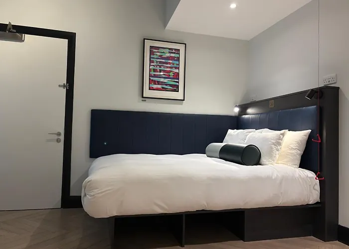 Hendrick SmithfieldAirport Hotel